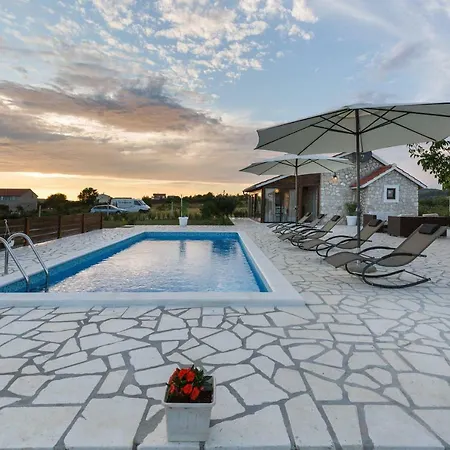 Mali Raj Villa *