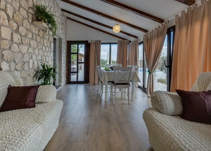Mali Raj Villa *