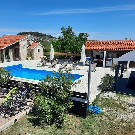 Villa Mali Raj *